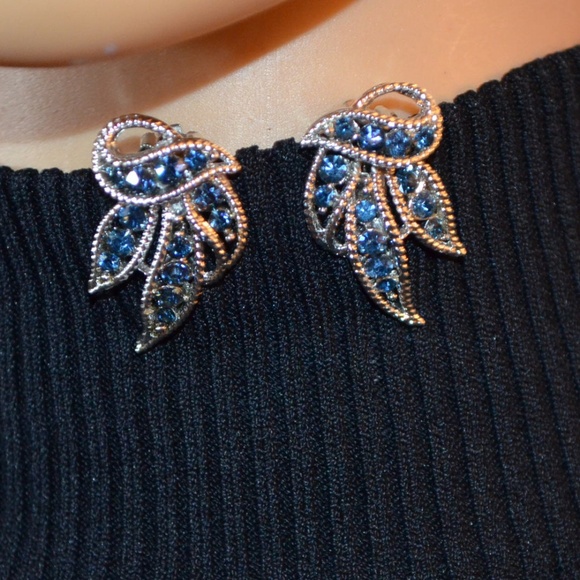 Eisenberg Clip Vintage Earrings - Picture 3 of 6